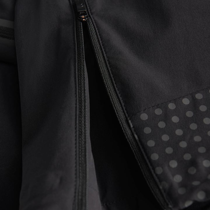 M Light Softshell V Schwarz Peak Performance