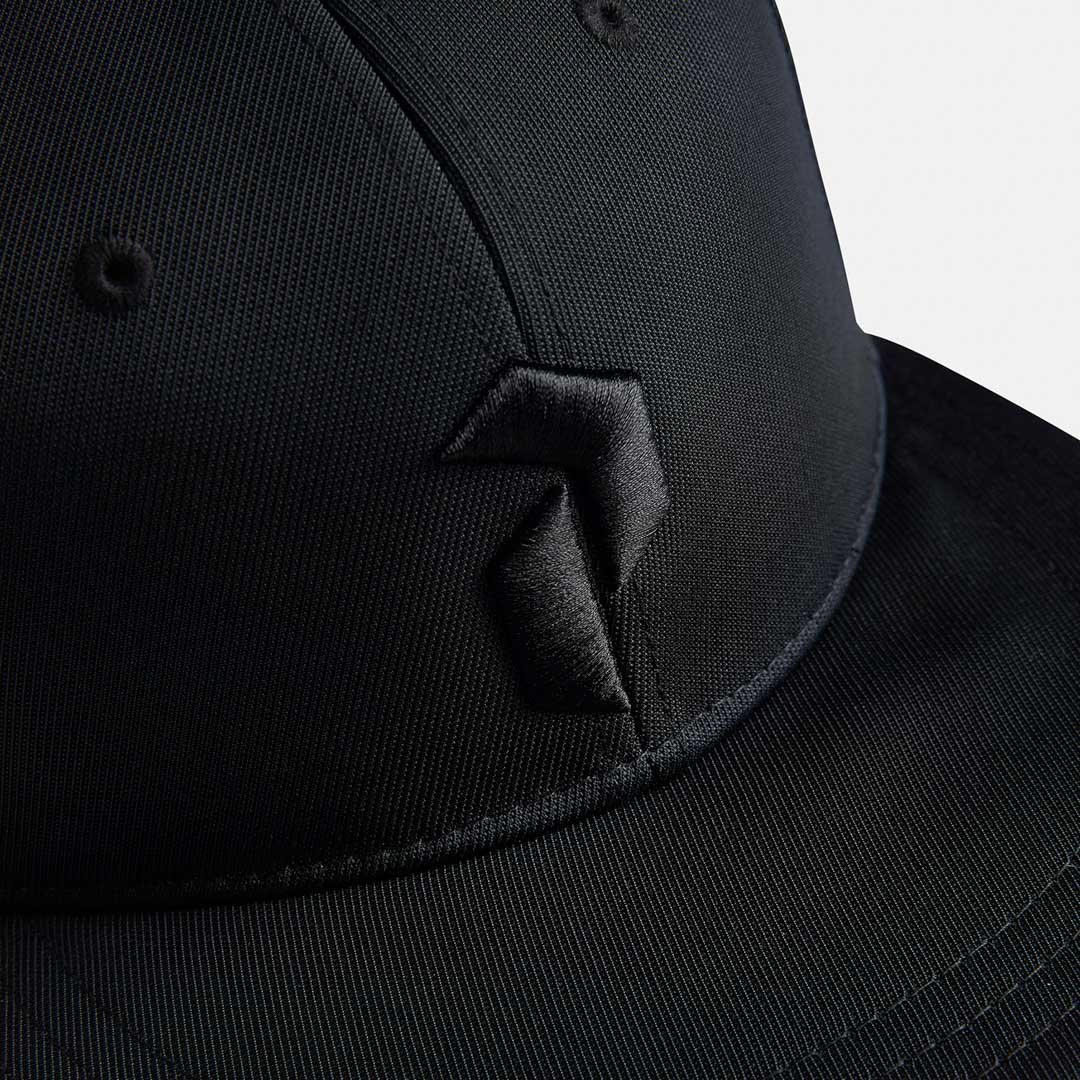 Player Snapback Le noir Peak Performance