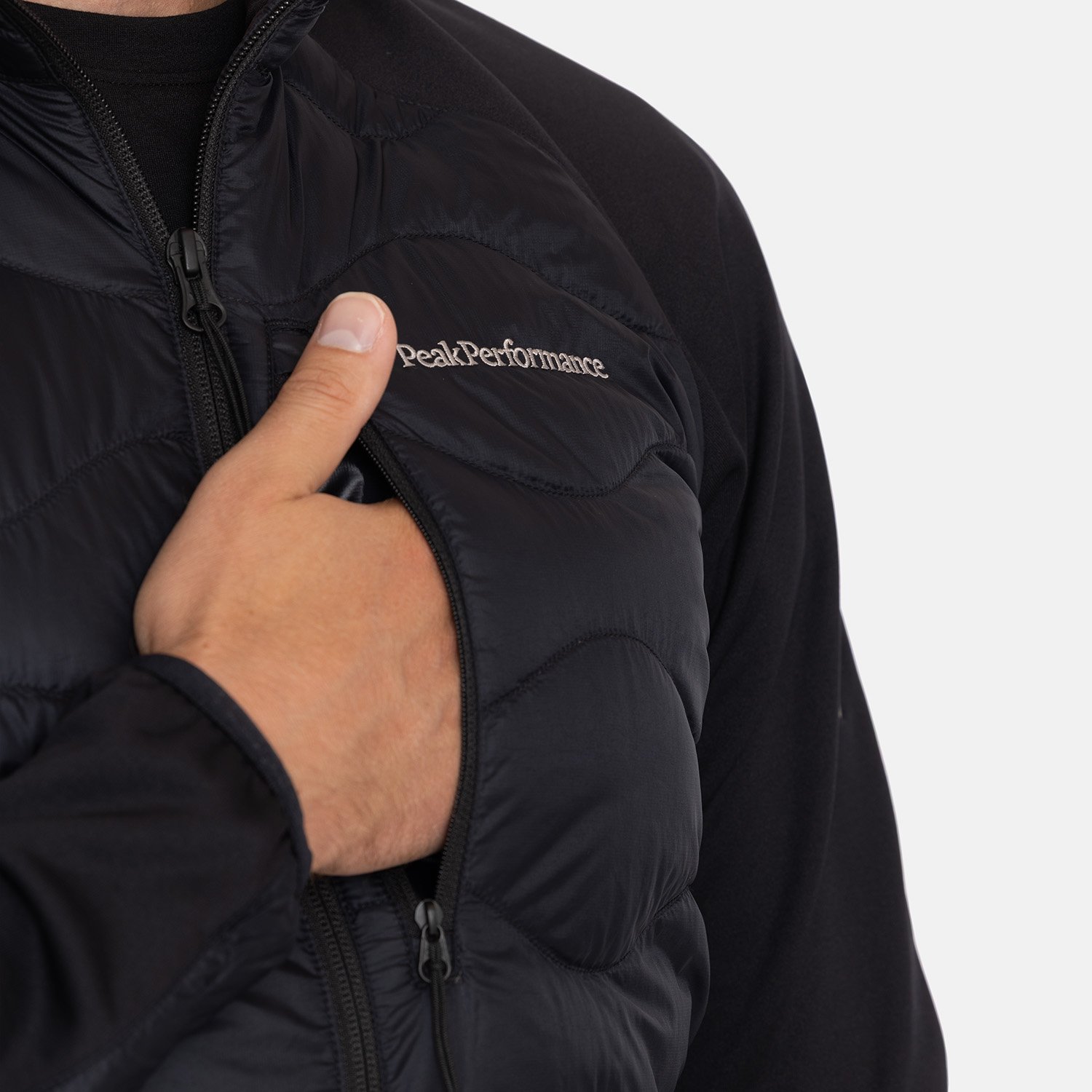 M Helium Down Hybrid Svart Peak Performance