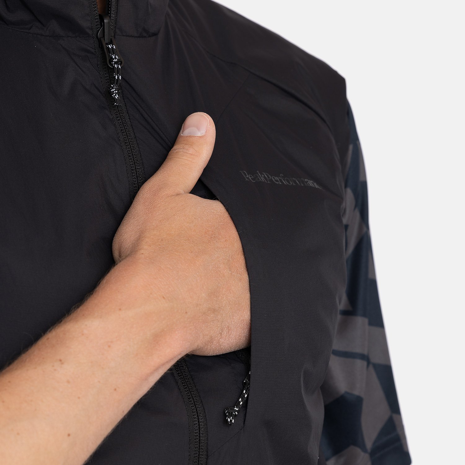 M Freelight Reversible Vest Svart Peak Performance