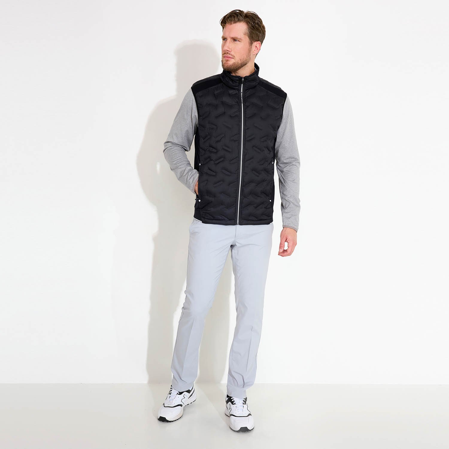 M Portrush Hybrid Vest Musta Abacus