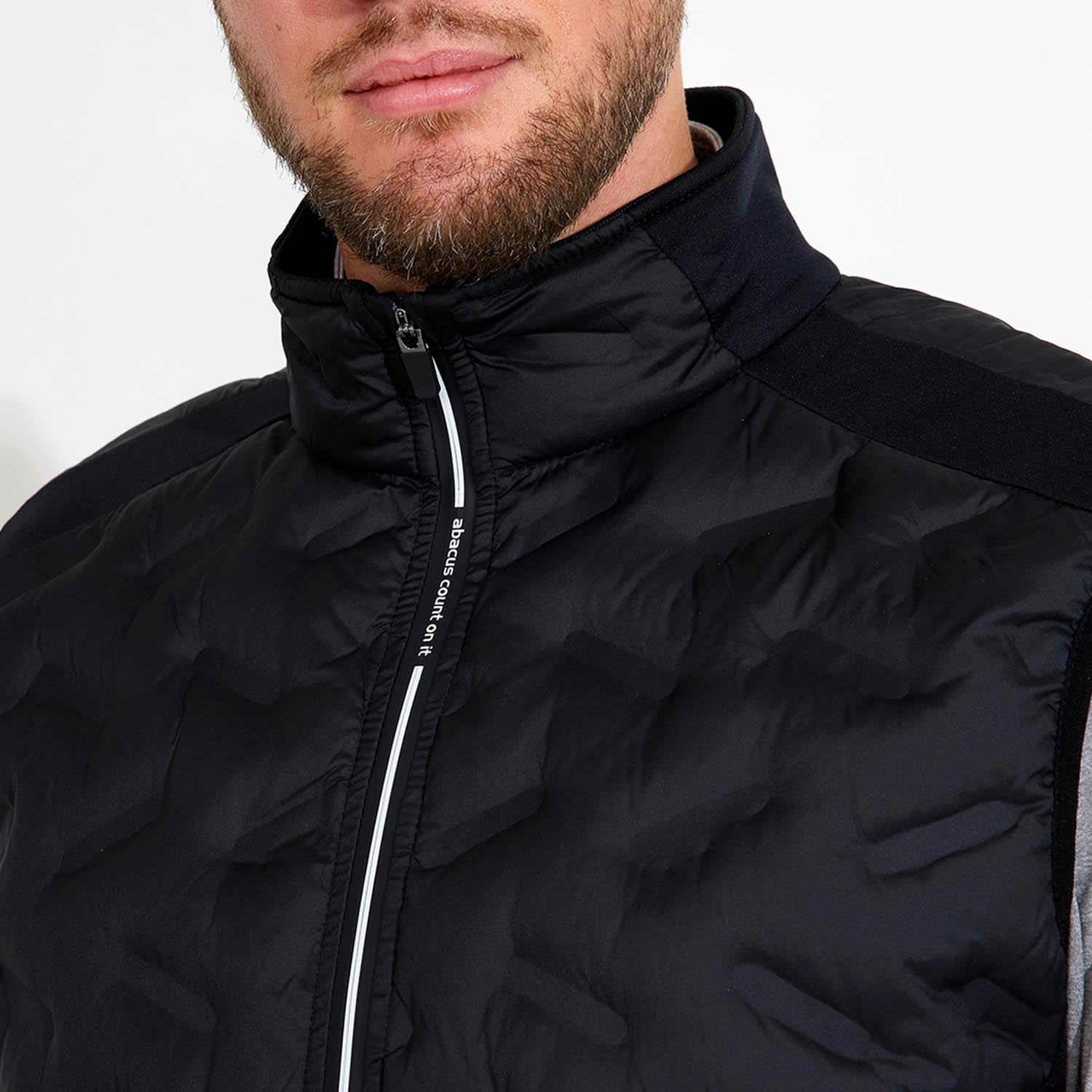 M Portrush Hybrid Vest Musta Abacus