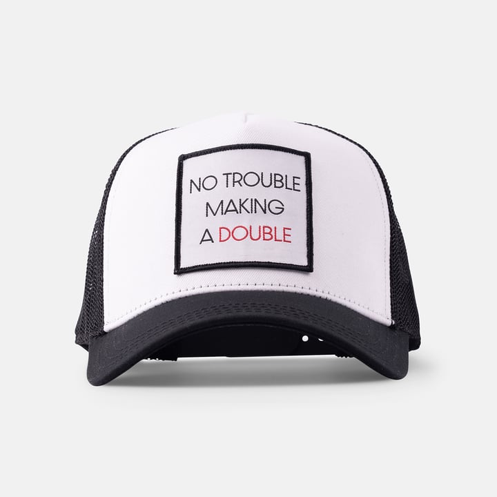 Trucker No Trouble Making a Double Valkoinen Musta Bogeys & Birdies