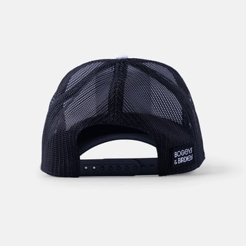 Trucker No Trouble Making a Double Vit Svart Bogeys & Birdies