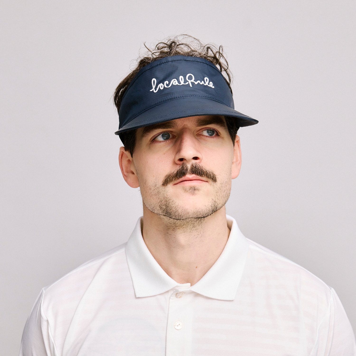 Visor Italic Logo Blå Local Rule