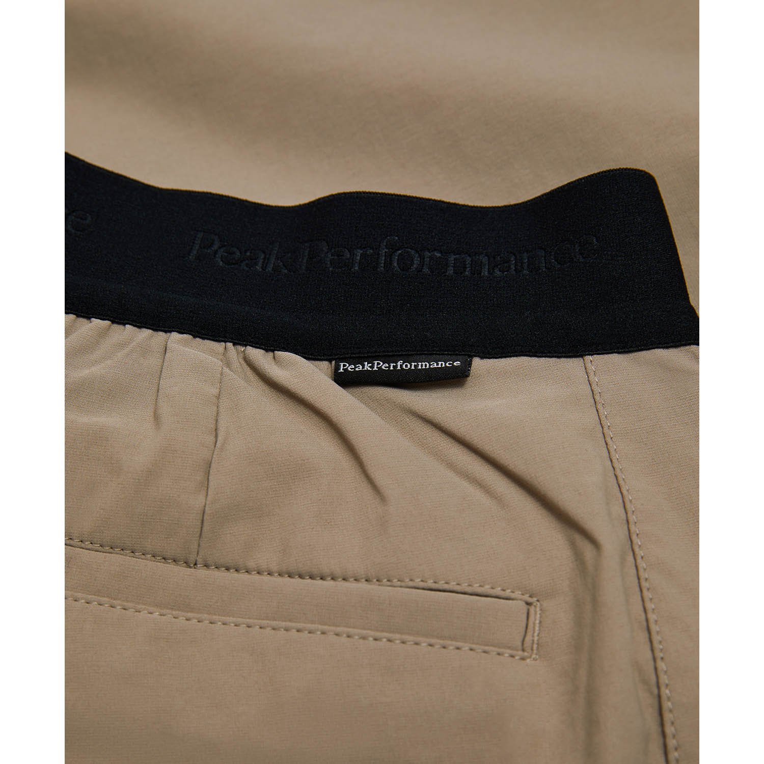W Player Shorts Peak Performance