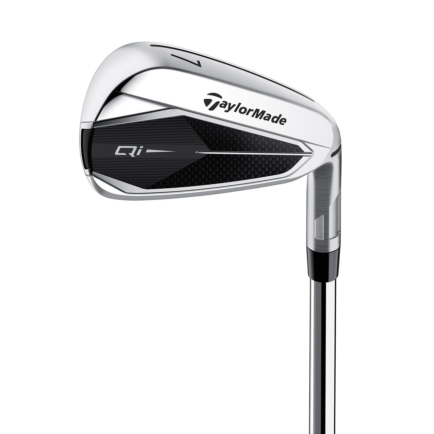TaylorMade järnklubba med silver- och svart design, modellnamn Qi synligt på klubbhuvudet mot vit bakgrund.