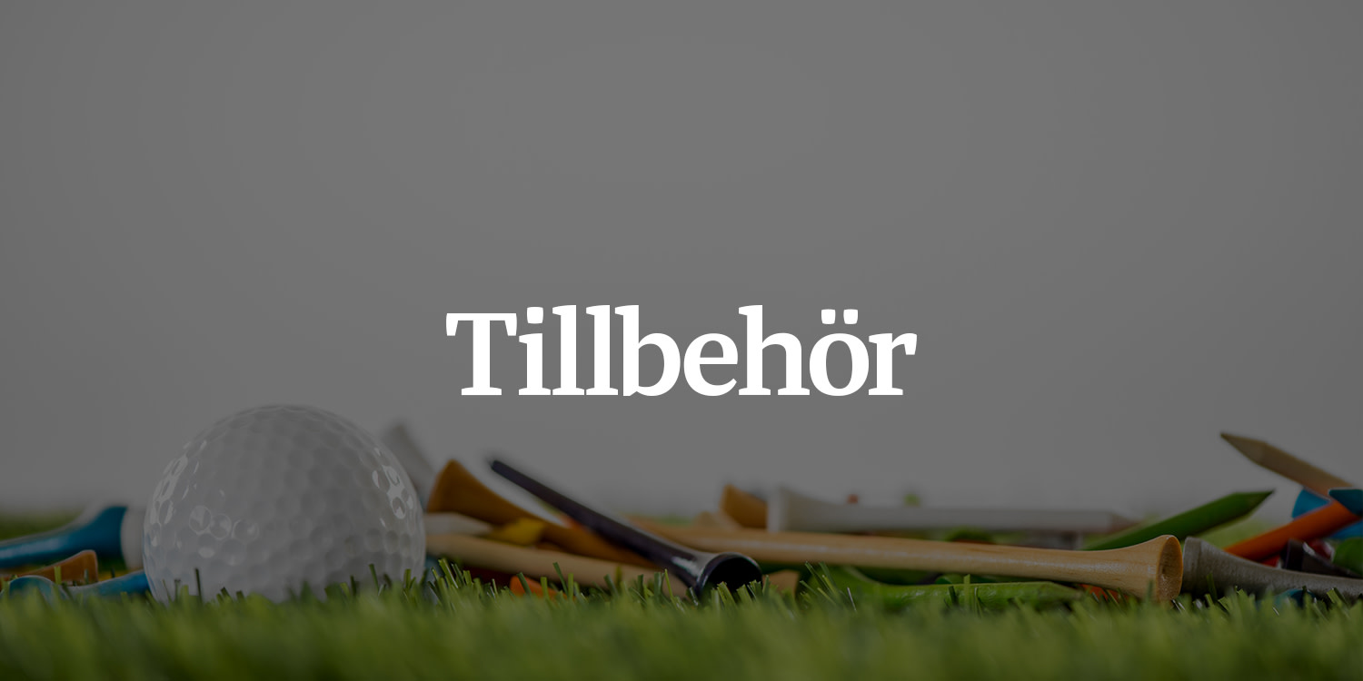 Golfbold og farverige tees ligger på græs med ordet "Tilbehør" i hvid tekst ovenover.