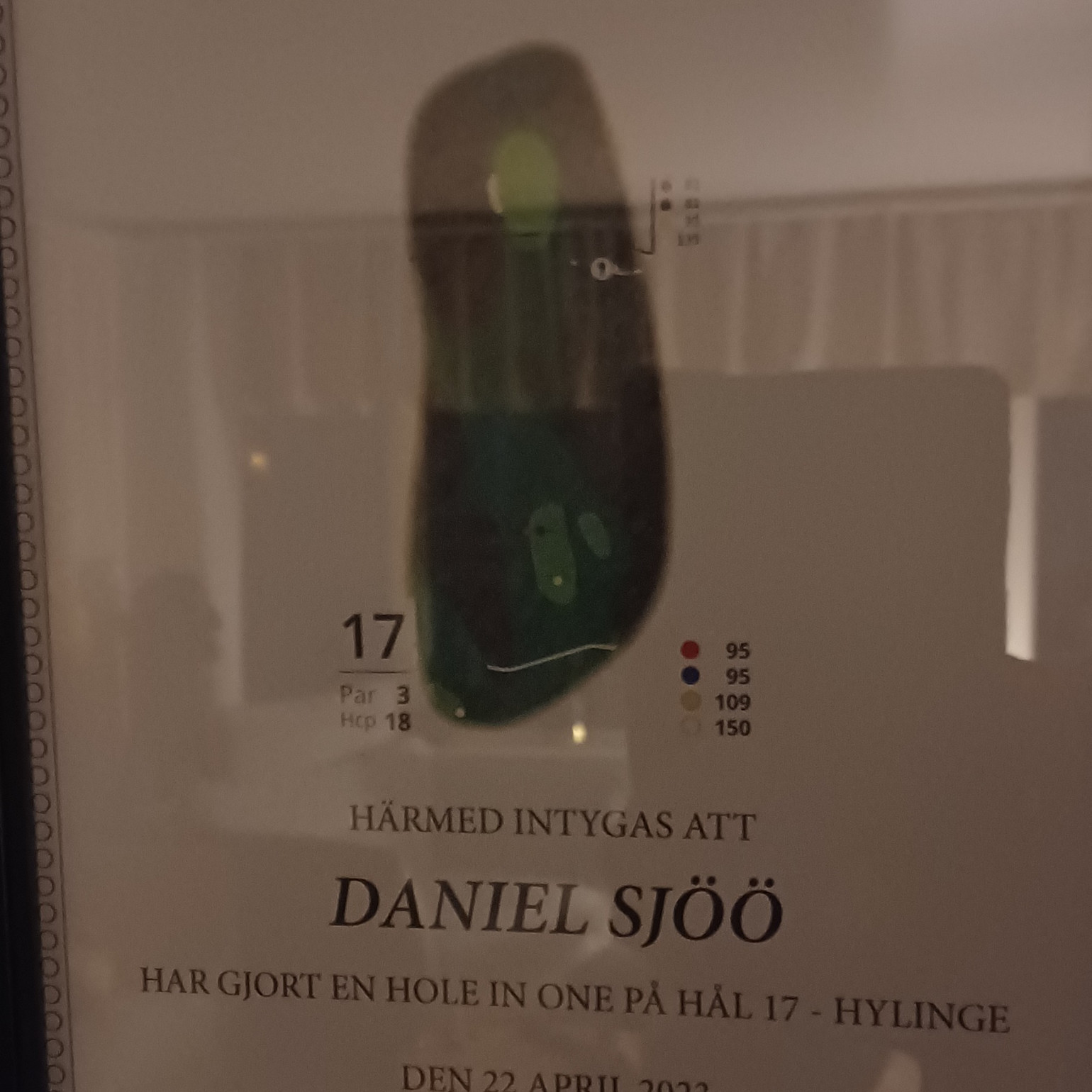 Diplom som viser, at Daniel Sjöö har lavet en hole-in-one på hul 17, Hylinge, den 22. april 2022.