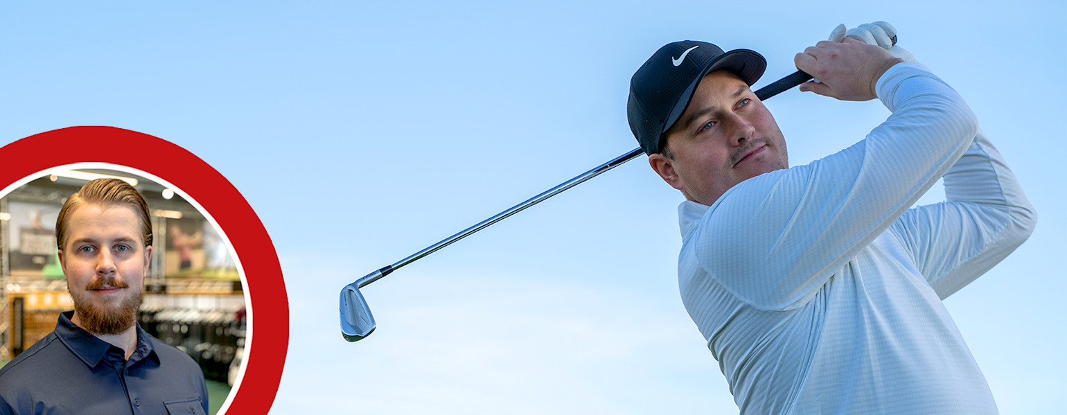 Mies heilauttaa golfmailaa ulkona sinisen taivaan alla, vasemmalla ympyrässä näkyy toisen miehen muotokuva myymäläympäristössä.