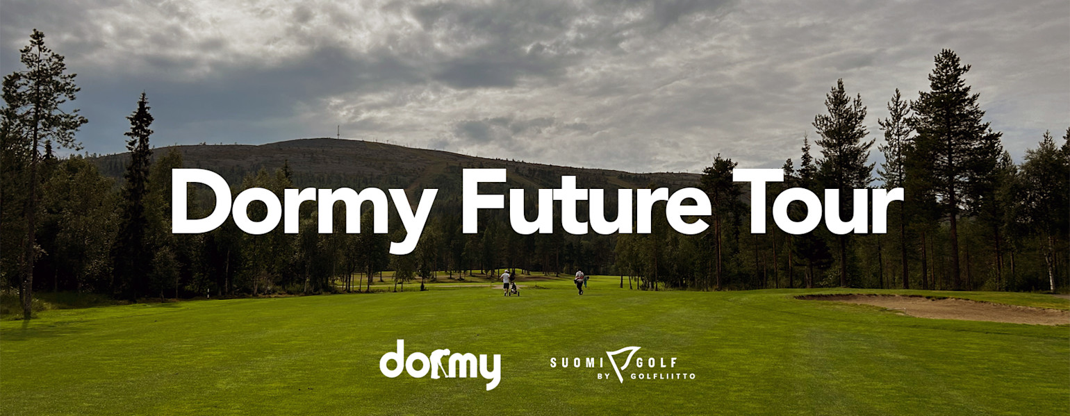 Kaksi golfaria kävelee vihreällä golfkentällä, jota ympäröivät puut. Kuvassa on teksti "Dormy Future Tour" sekä Dormyn ja Suomi Golfin logot.