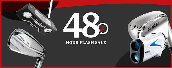 Golfklubbor och en avståndsmätare omger texten "48-timmars blixtrea" på mörk bakgrund med röda detaljer.