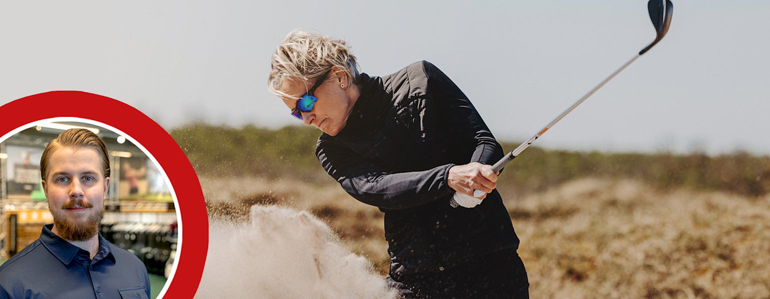 Henkilö lyö golfpalloa hiekkabunkkerista golfkentällä, samalla kun vasemmalla näkyy ympyrässä mies myymäläympäristössä.