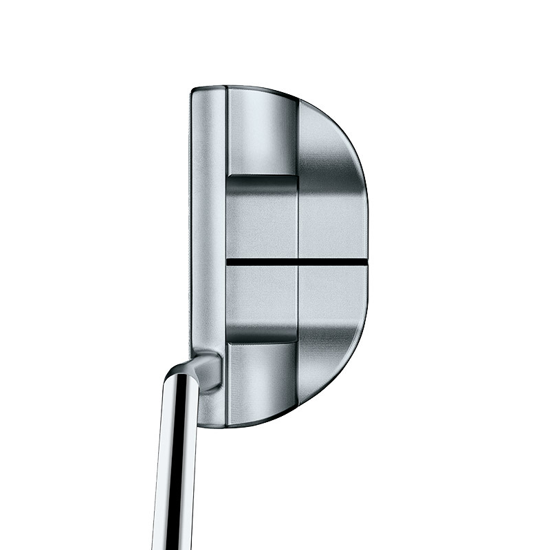 Silverfärgad golfputter sedd uppifrån med tydliga siktränder, mot vit bakgrund.